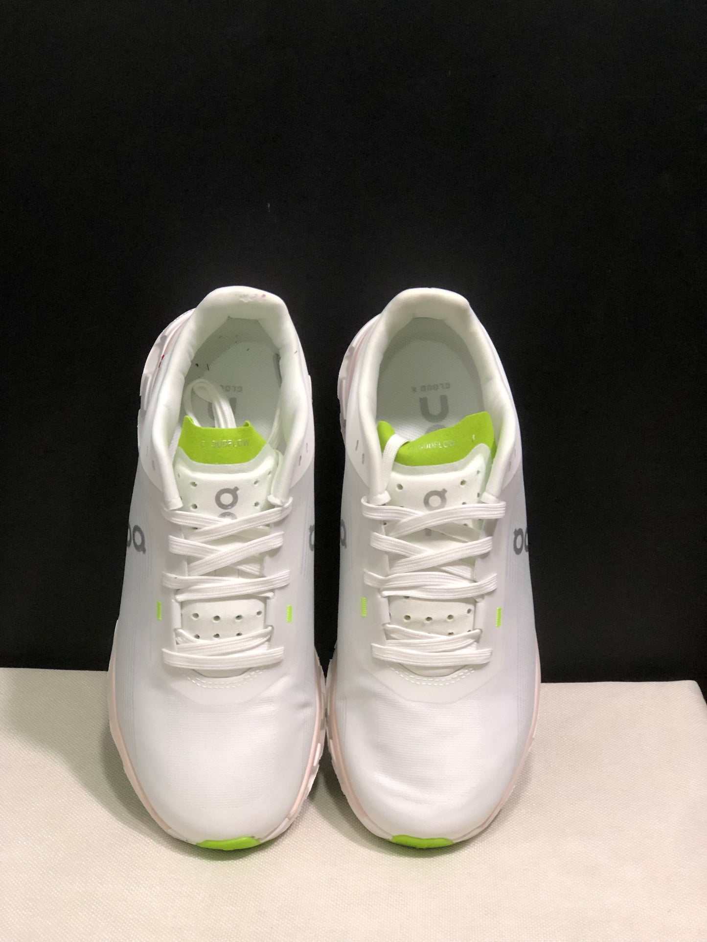 On Running Cloudflow 4 Shock-Absorbing And Wear-Resistant Running Shoes White/Sand