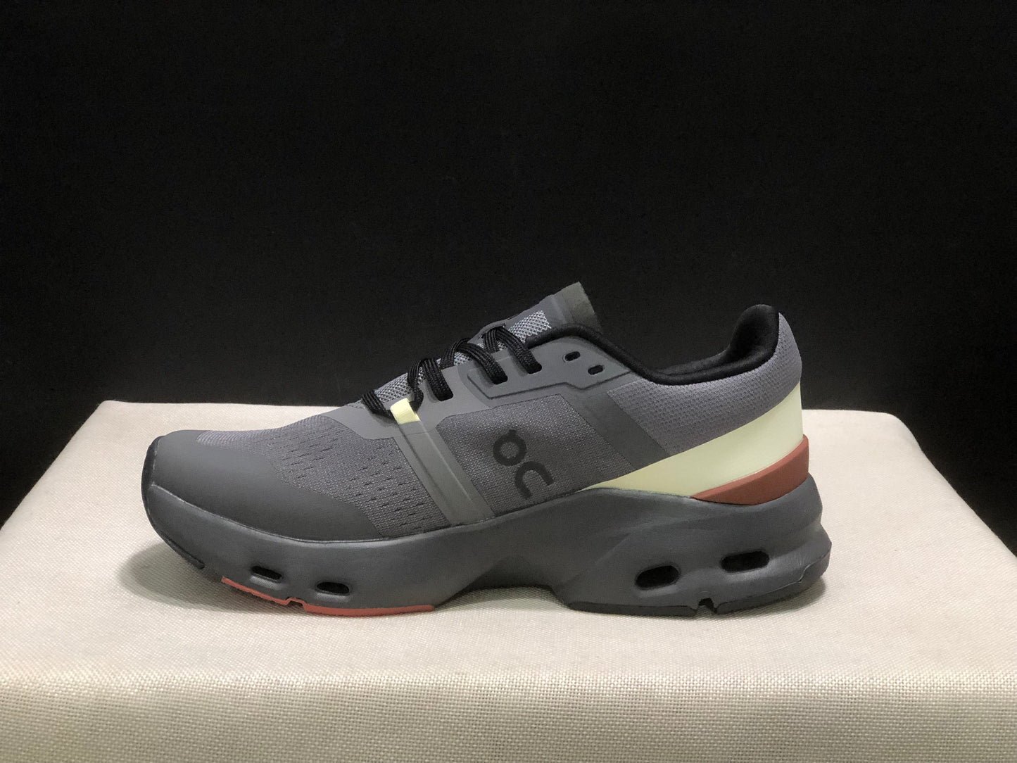 On Running Cloudpulse Comfortable Running Shoes Rock/Chili