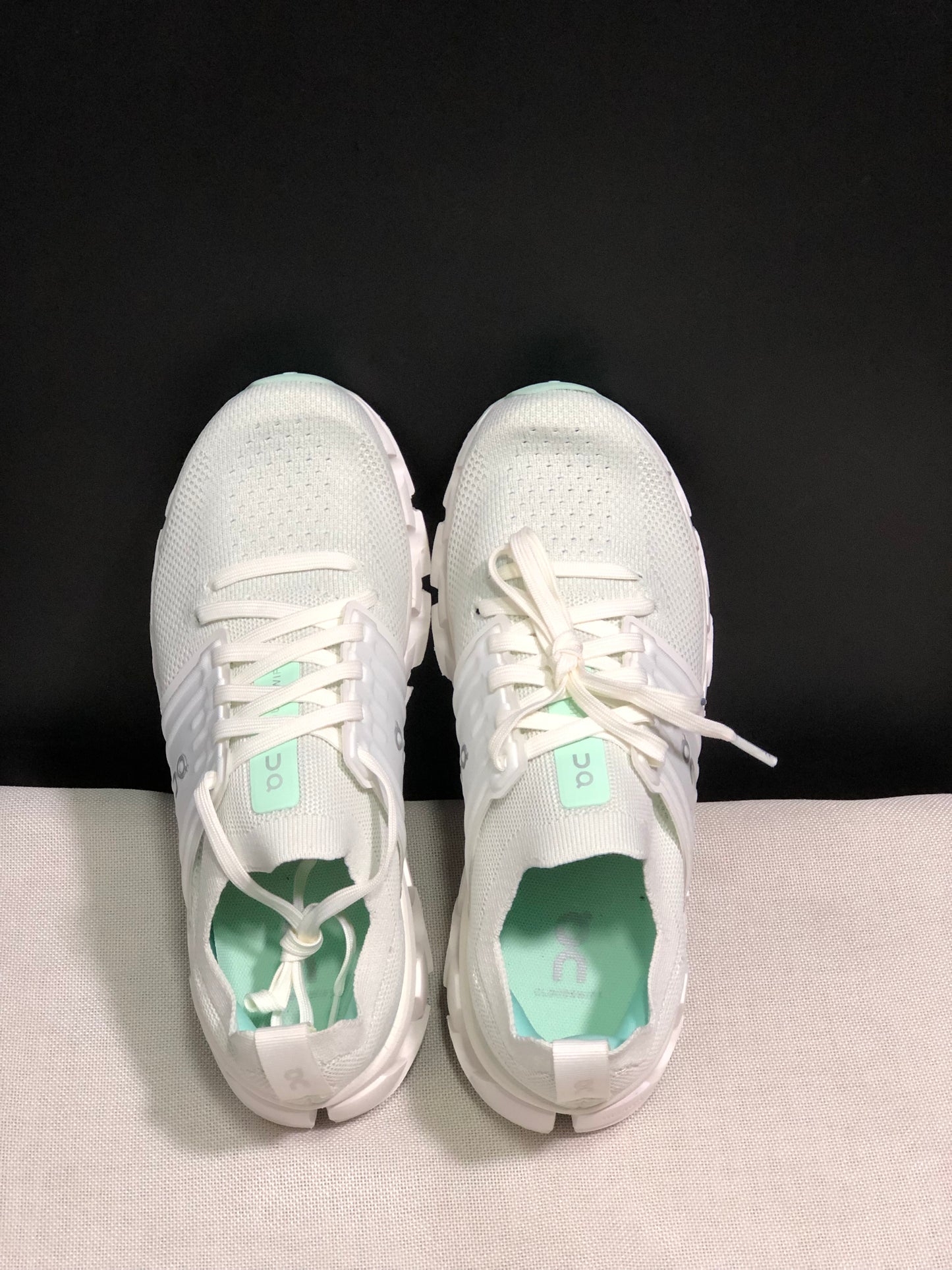 On Running Cloudswift 3 Trendy And Comfortable Running Shoes Ivory/Creek