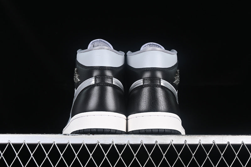 Nike Air Jordan 1 Mid SE Black Light Smoke Grey Sneakers