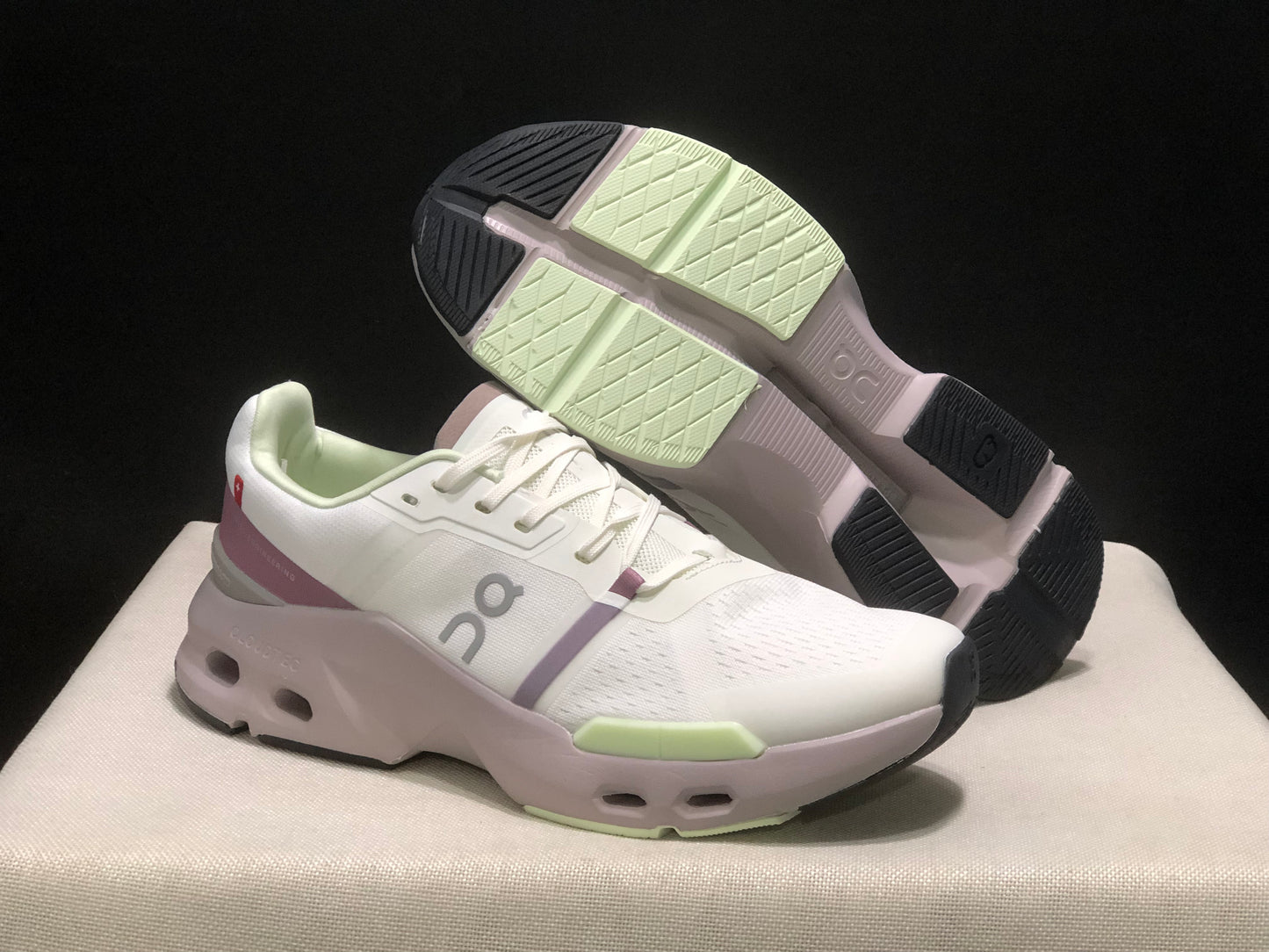 On Running Cloudpulse Comfortable Running Shoes Ivory/Fade