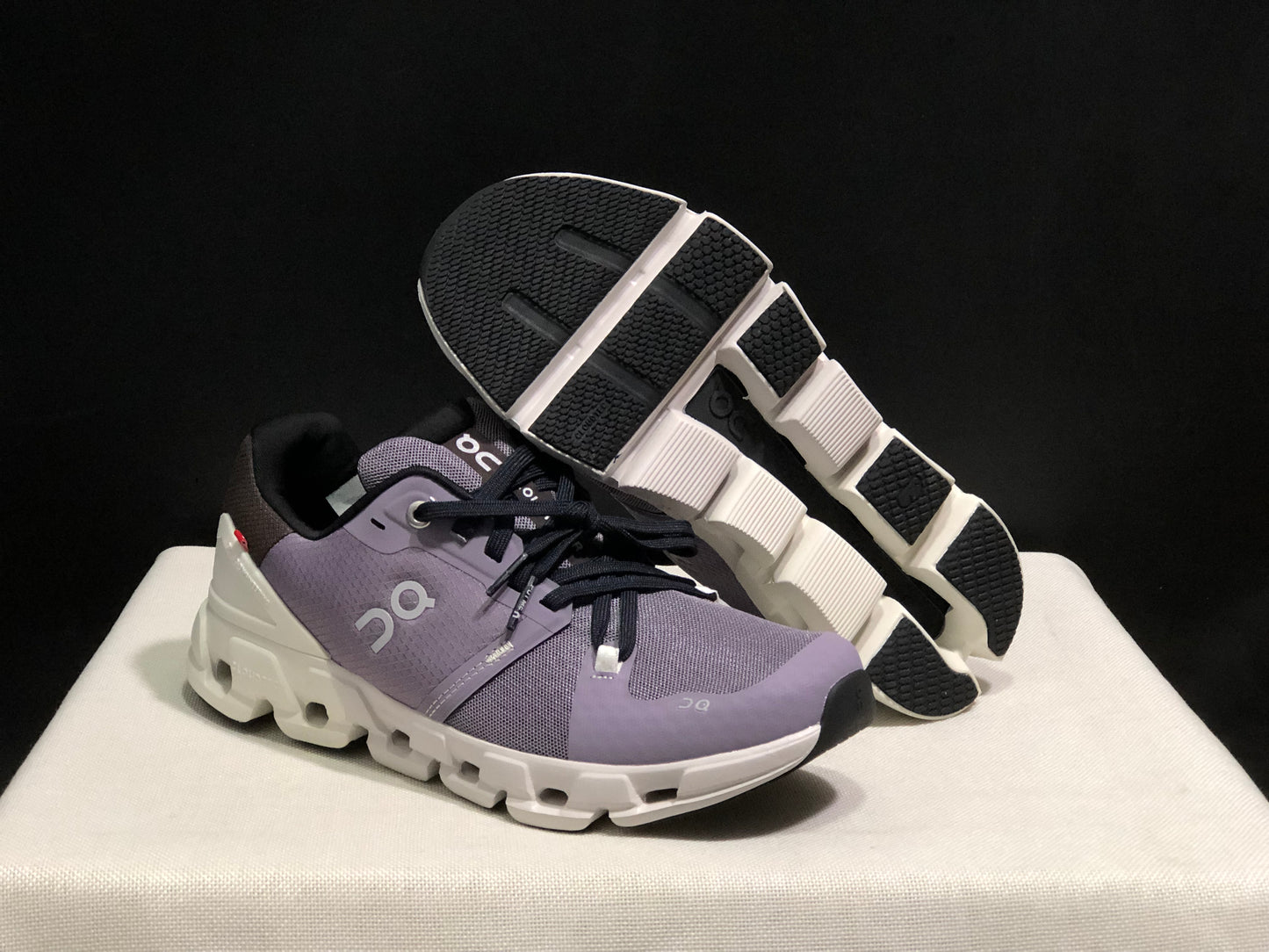 On Running Cloudflow 4 Shock-Absorbing And Wear-Resistant Running Shoes Shark/Pearl