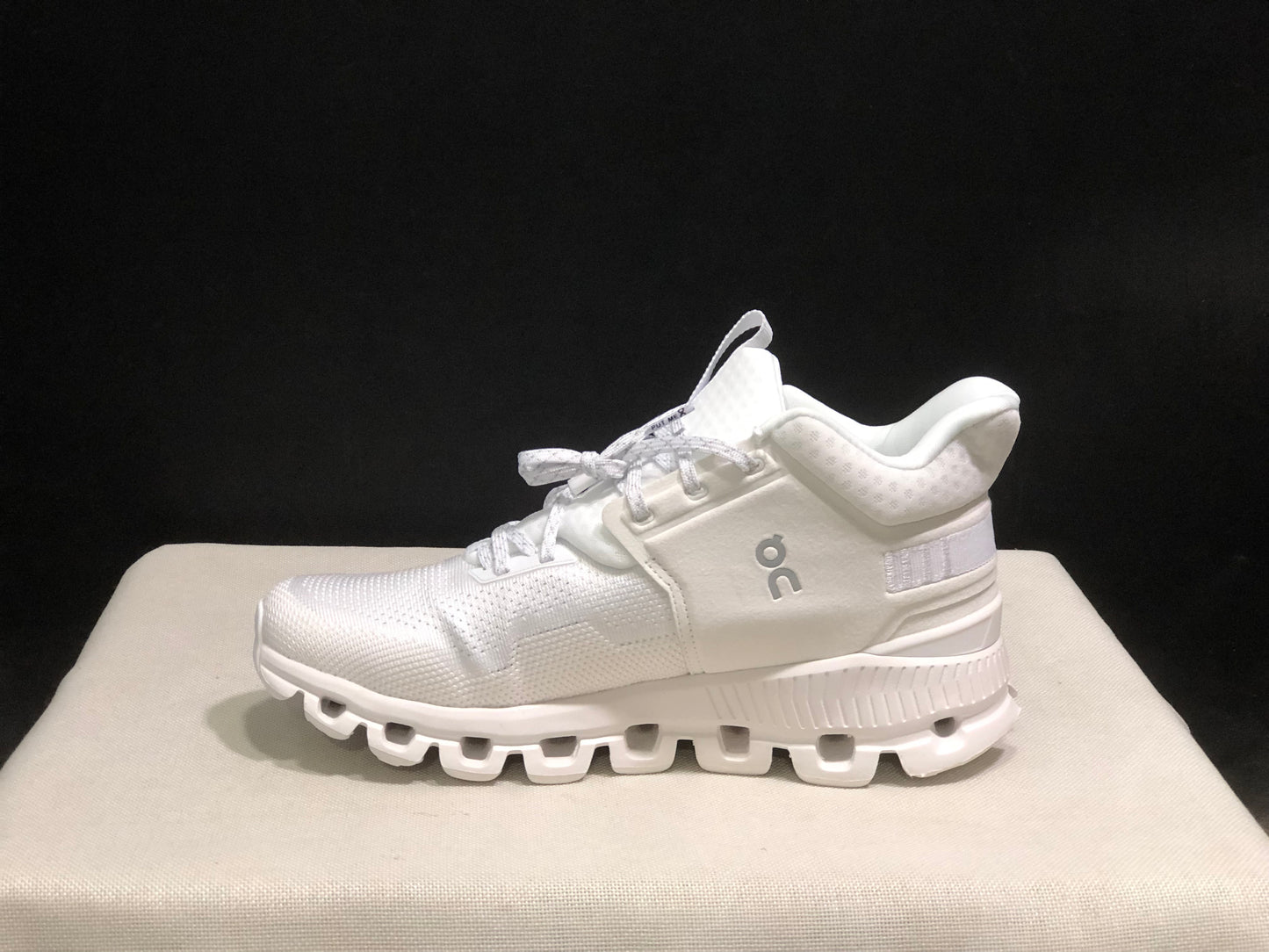 On Running Cloud Hi Edge Outdoor Training Running Shoes All White