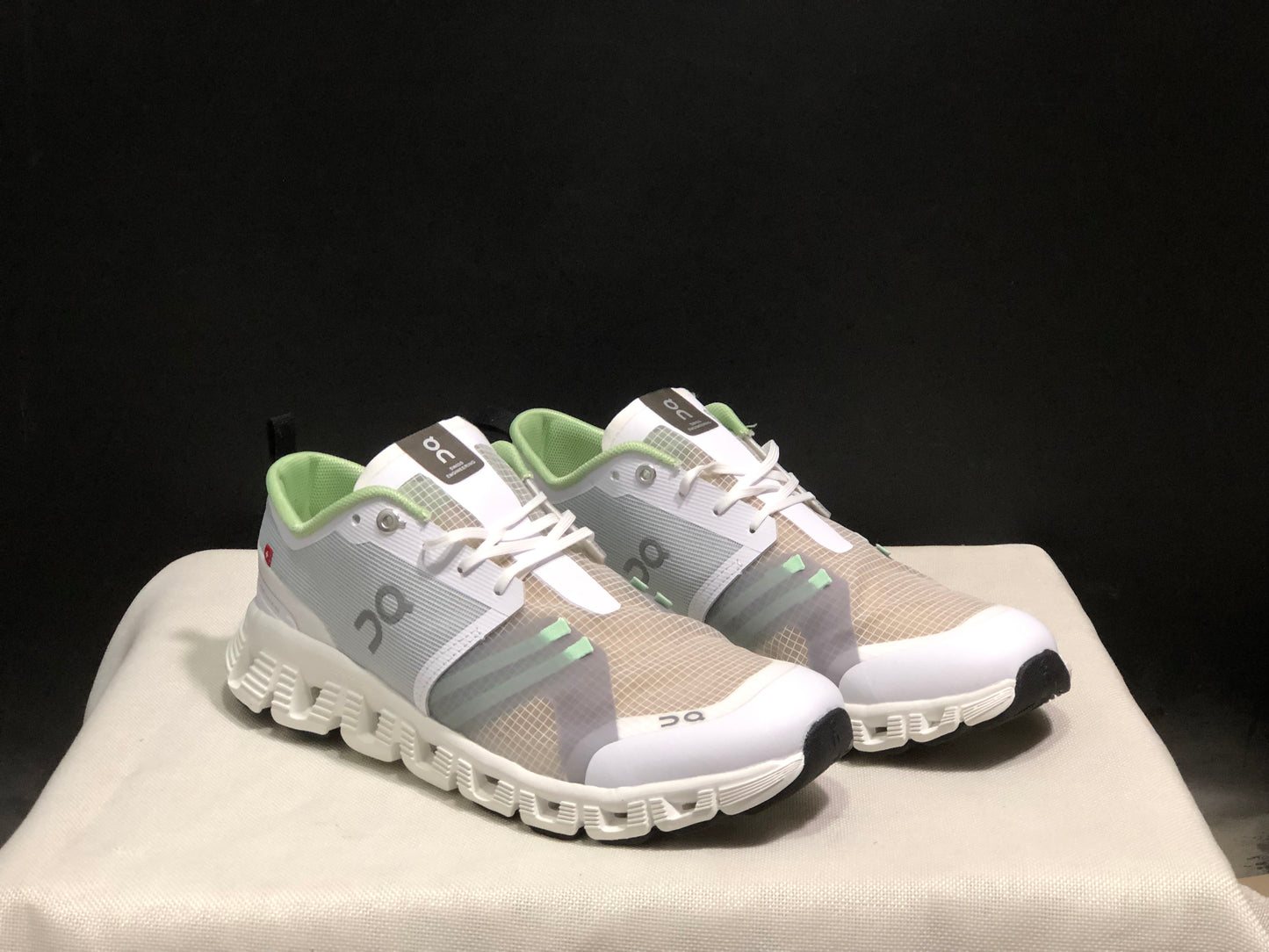 On Running Cloud X Shift Breathable And Shock-Absorbing Lightweight Running Shoes Light Grey/Light Green