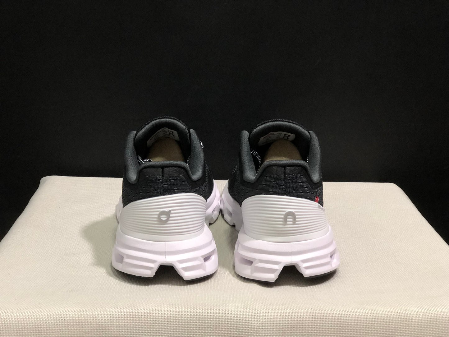 On Running Cloudstratus Shock-Absorbing And Breathable Running Shoes Black/White
