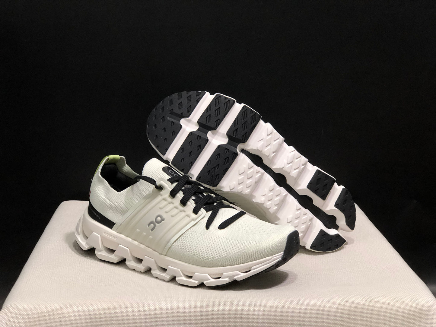 On Running Cloudswift 3 Trendy And Comfortable Running Shoes Black/Ivory