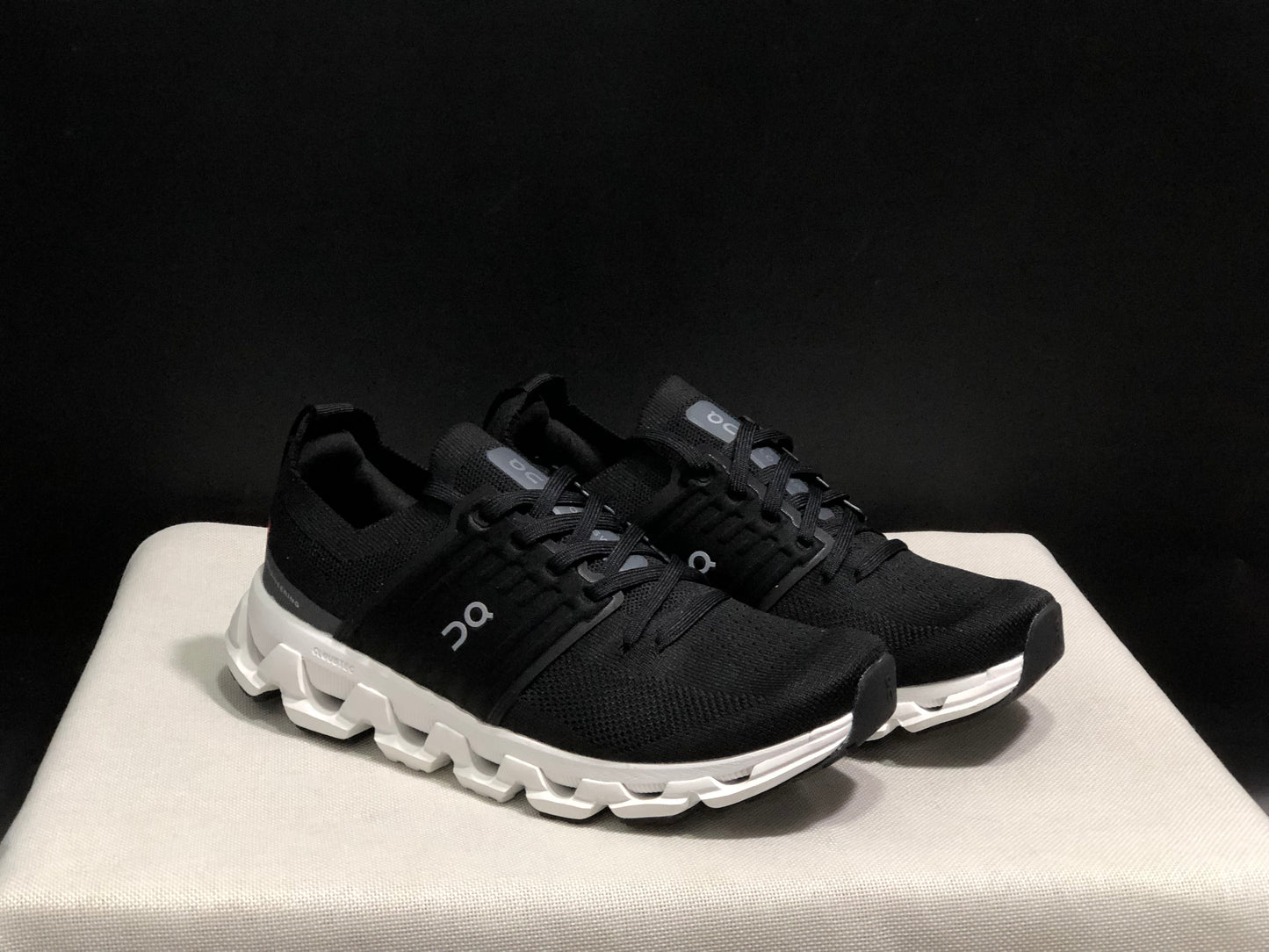 On Running Cloudswift 3 Trendy And Comfortable Black Running Shoes