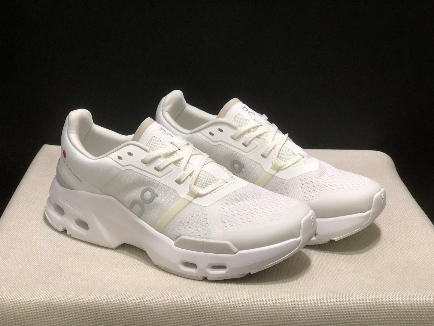 On Running Cloudpulse Comfortable Running Shoes White