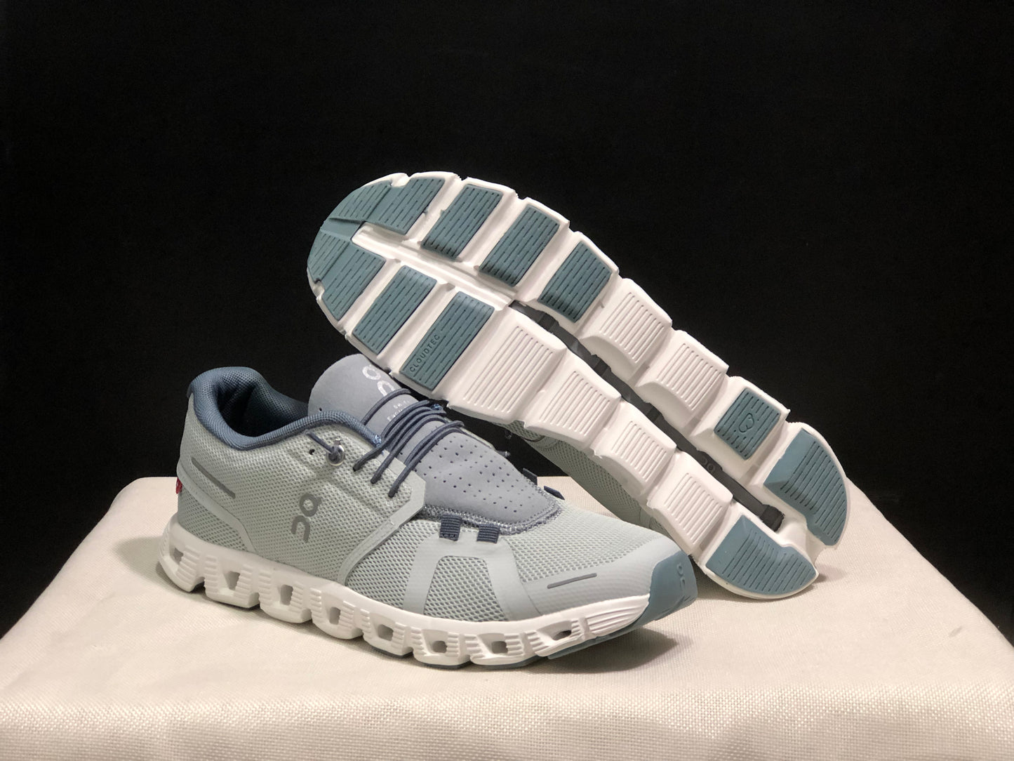 On Running Cloud 5 Lightweight Running Shoes Clacial Ash