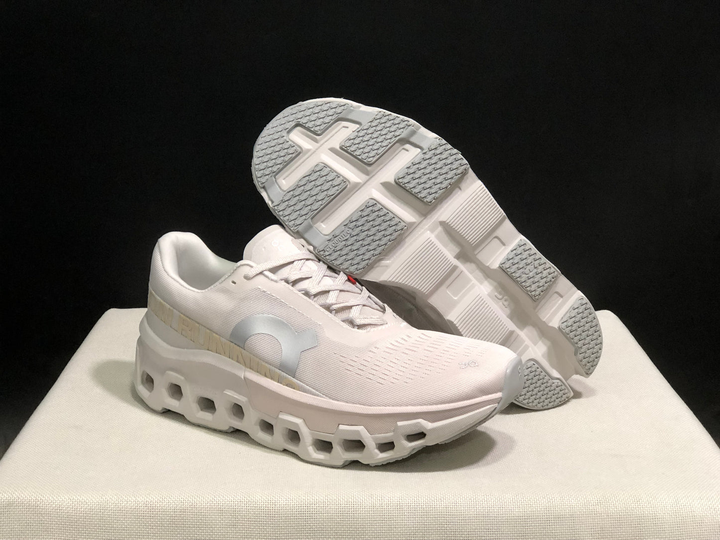 On Running Cloudmonster 2 Shock-Absorbing And Breathable Running Shoes Light Beige