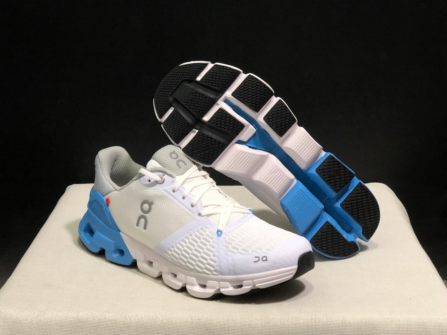 On Running Cloudflyer Shock-Absorbing Running Shoes White/Light Grey/Blue