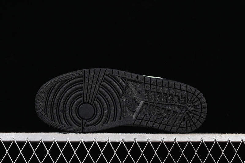 Nike Air Jordan 1 Low Black Cat Pure Black Sneakers