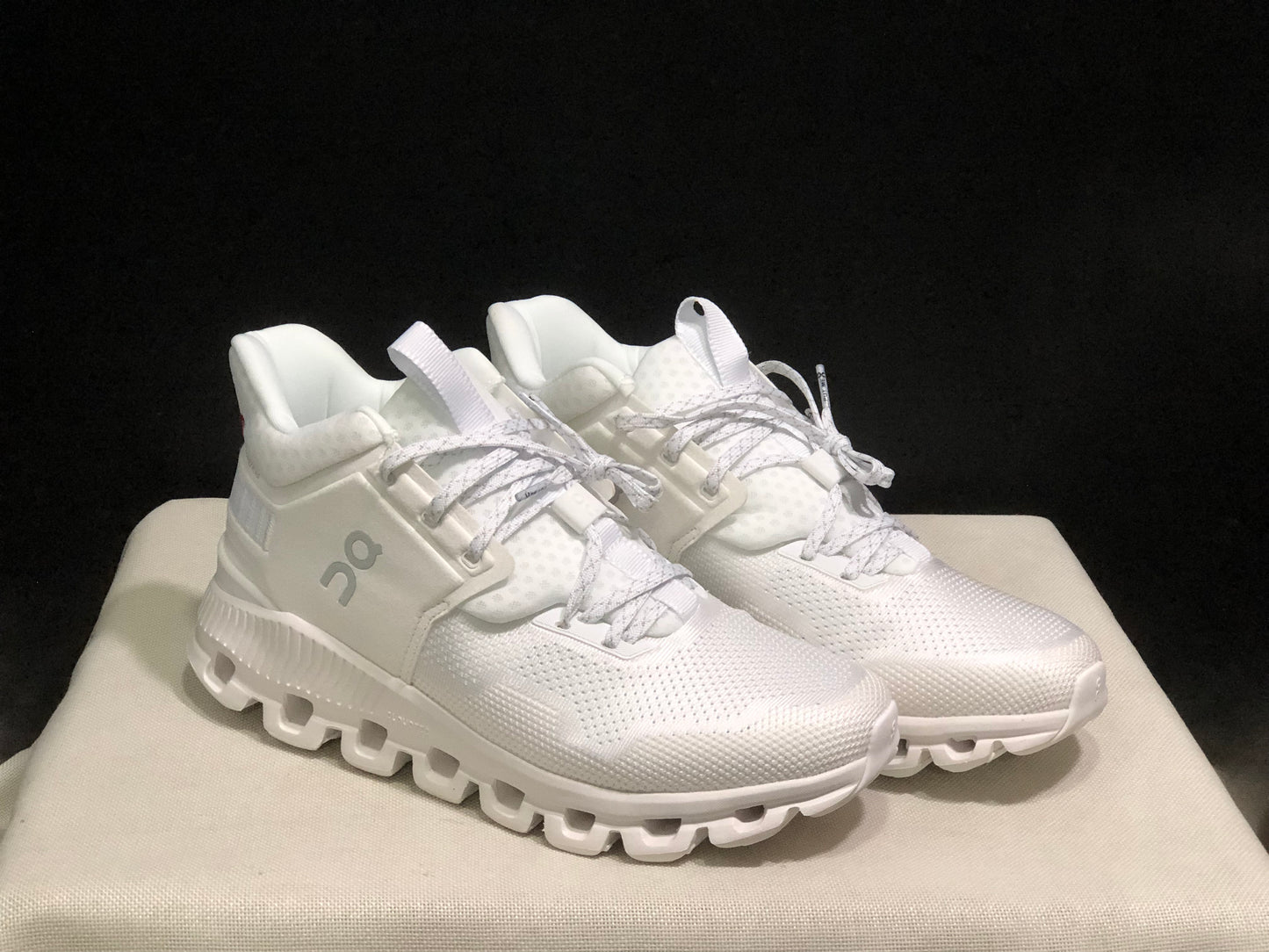 On Running Cloud Hi Edge Outdoor Training Running Shoes All White