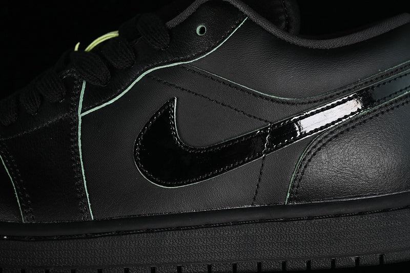 Nike Air Jordan 1 Low Black Cat Pure Black Sneakers