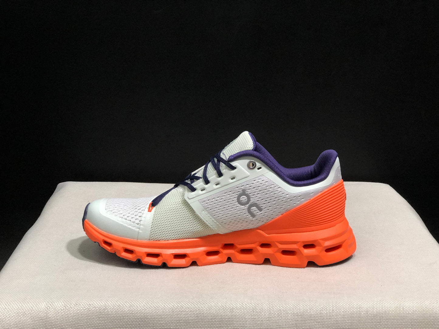 On Running Cloudstratus Shock-Absorbing And Breathable Running Shoes Light Grey/Orange