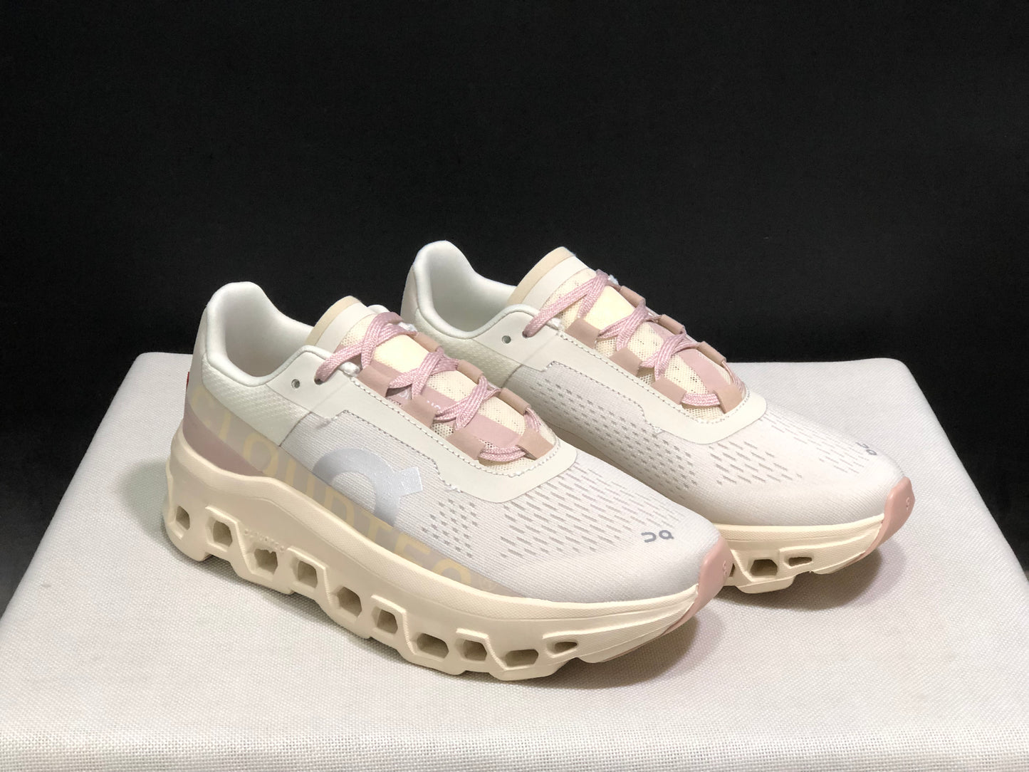 On Running Cloudmonster CNY Shock-Absorbing And Anti-Slip Sports Shoes Moonlight/pink