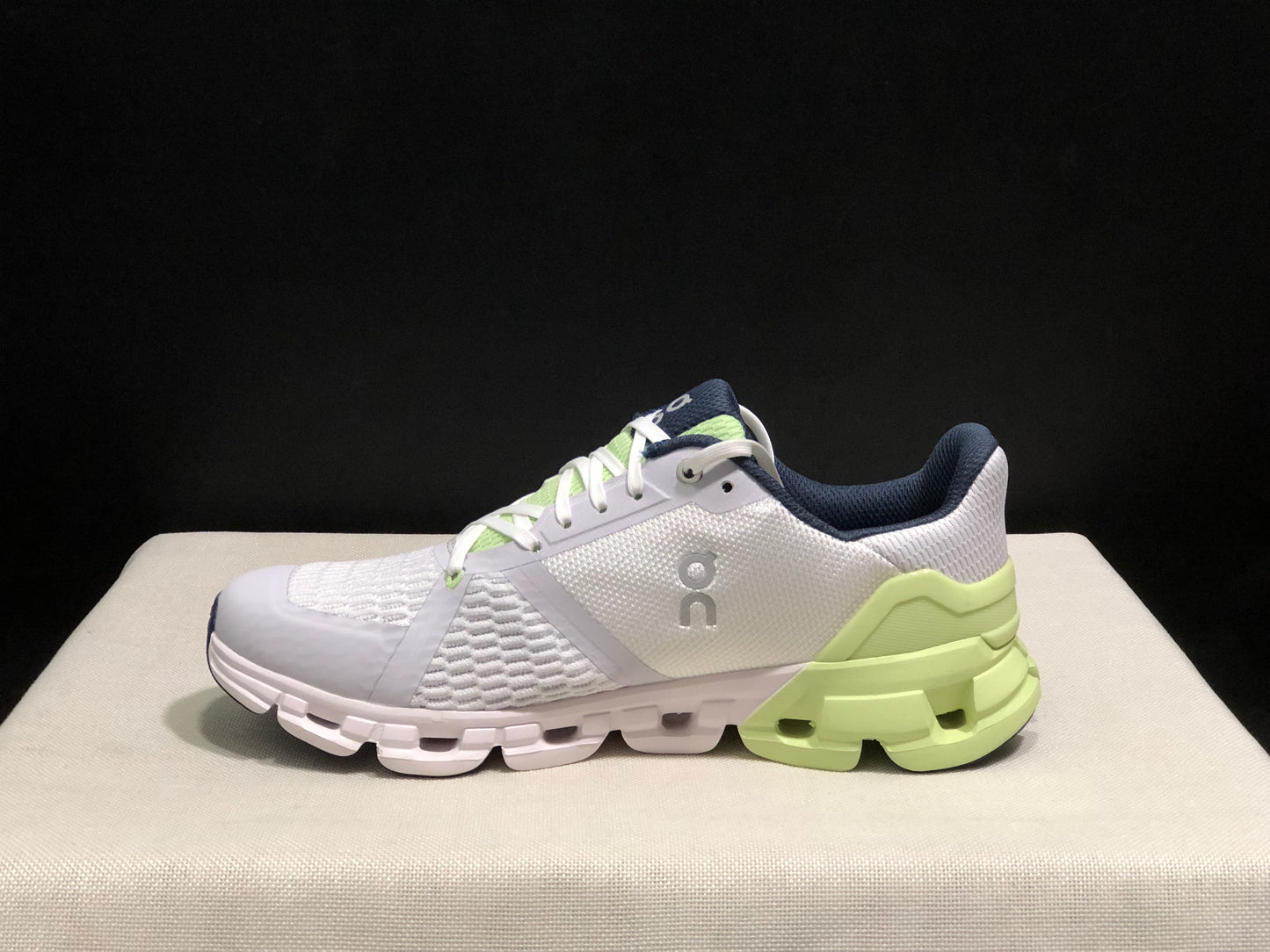 On Running Cloudflyer Shock-Absorbing Running Shoes Grayish-White/Light Green