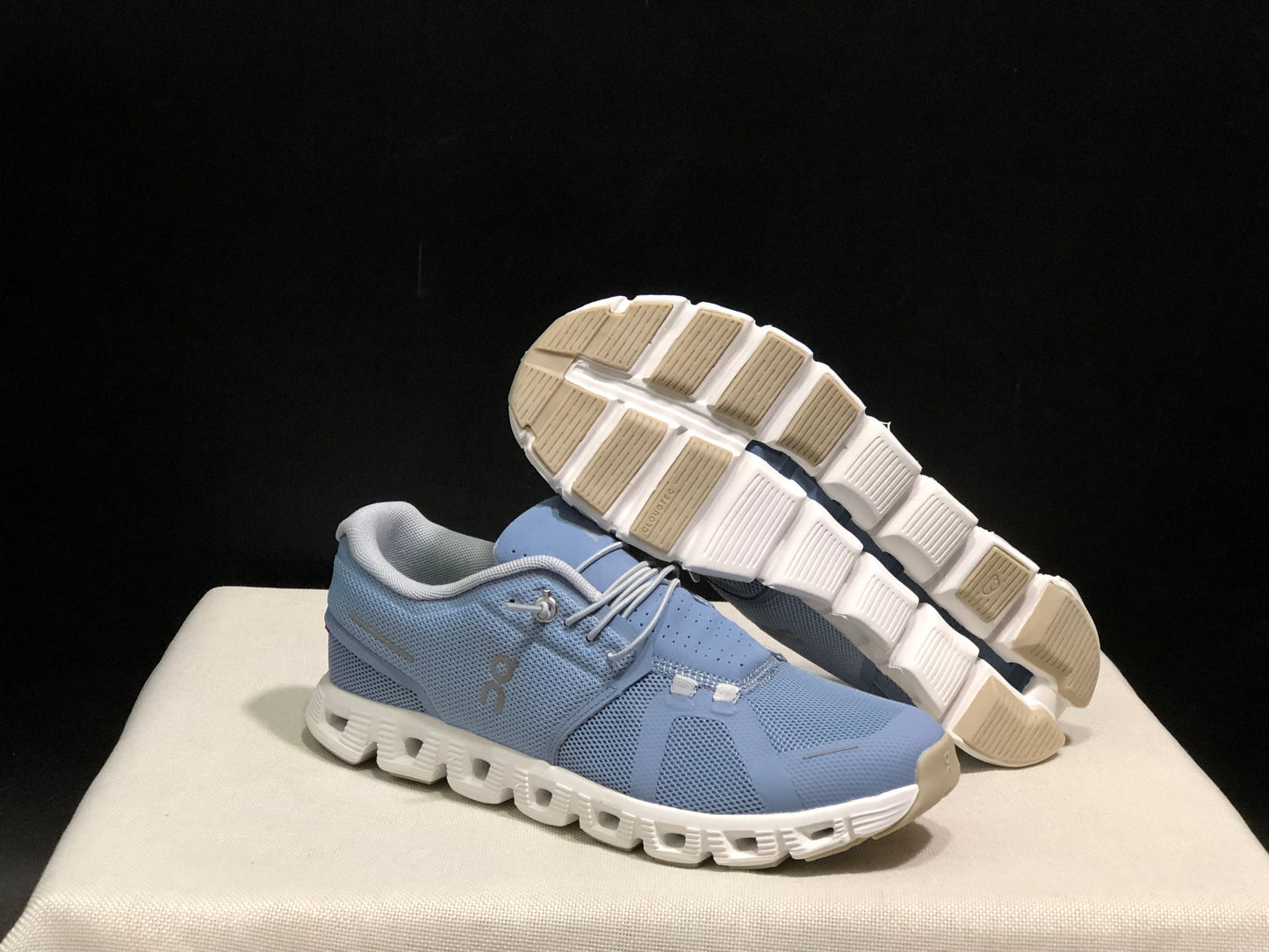 On Running Cloud 5 Lightweight Running Shoes Light Grayish Blue/White