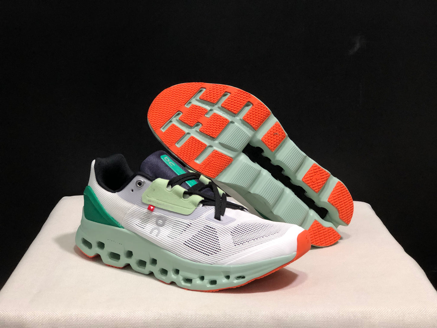 On Running Cloudstratus Breathable Support Running Shoes White/Milk Green