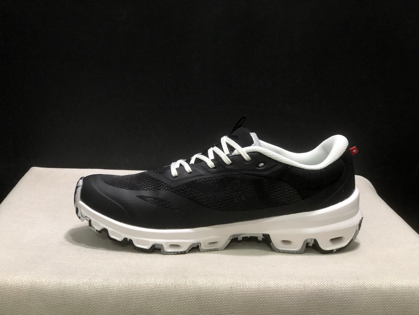 LOEWE x On Running Cloudventure 2.0 Running Shoes Co-Signed Edition Black/White