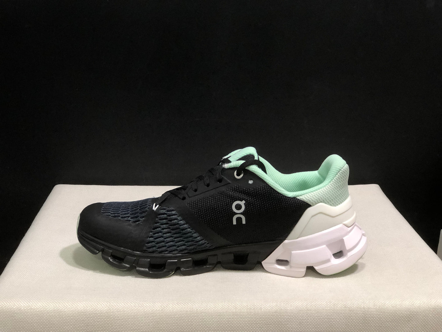 On Running Cloudflyer Shock-Absorbing Running Shoes Black/White/Light Green