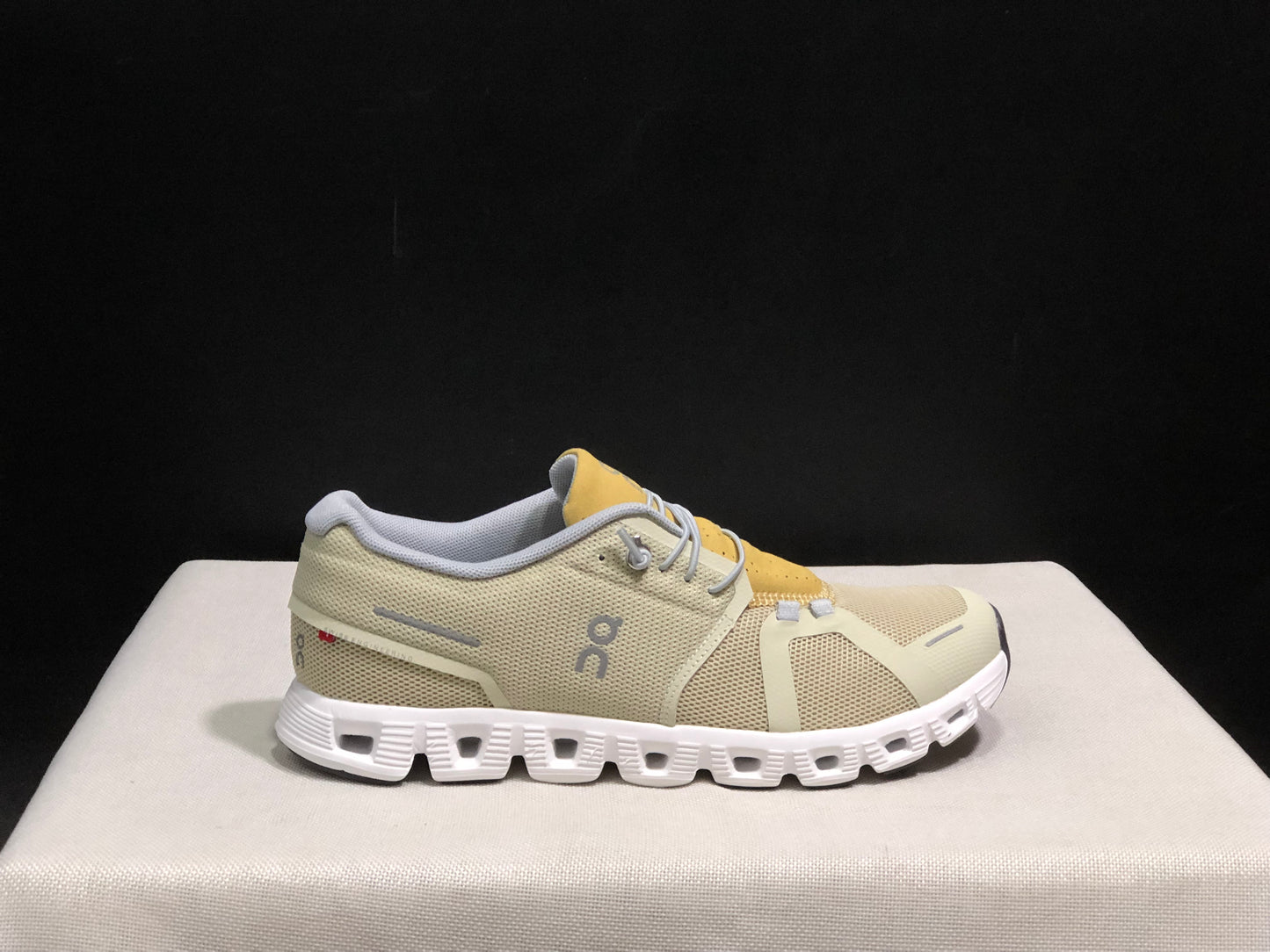 On Running Cloud 5 Lightweight Running Shoes Haze/Sand