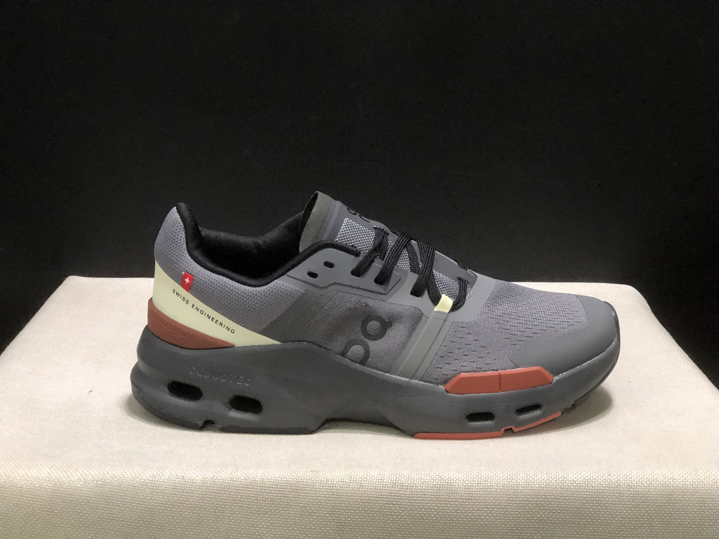 On Running Cloudpulse Comfortable Running Shoes Rock/Chili