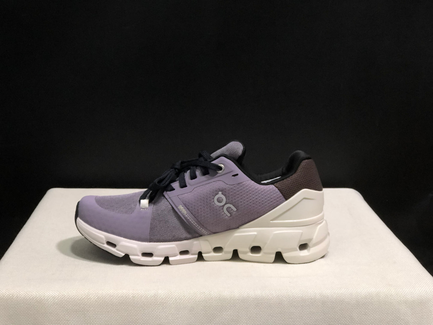 On Running Cloudflow 4 Shock-Absorbing And Wear-Resistant Running Shoes Shark/Pearl