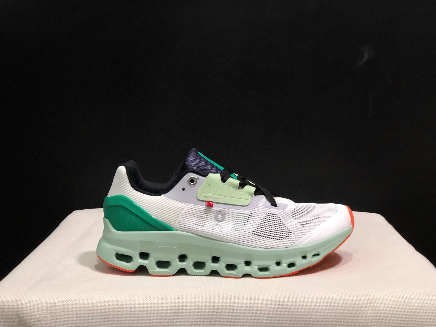 On Running Cloudstratus Breathable Support Running Shoes White/Milk Green