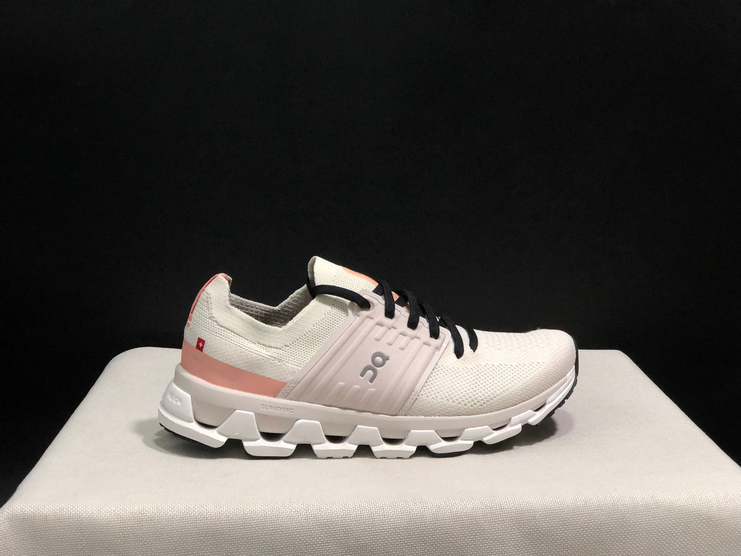 On Running Cloudswift 3 Trendy And Comfortable Running Shoes Ivory/Rose