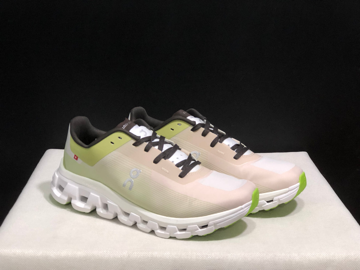 On Running Cloudflow 4 Shock-Absorbing And Wear-Resistant Running Shoes Zest/Frost
