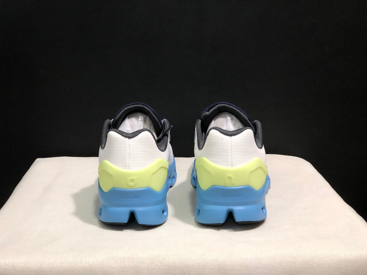 On Running Cloudstratus Breathable Support Running Shoes Frost/Niagara