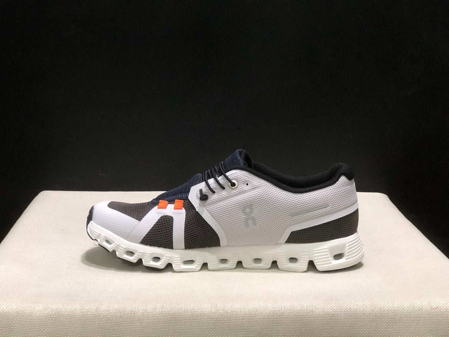 On Running Cloud 5 Lightweight Running Shoes Mist White/Dark Grey