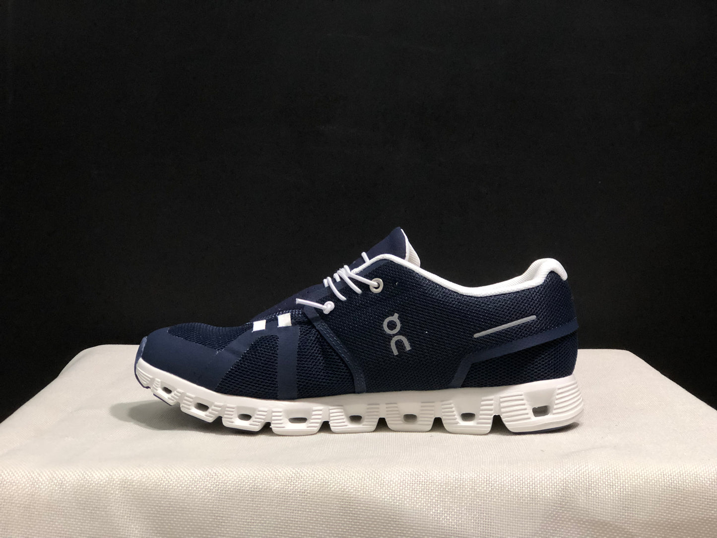 On Running Cloud 5 Lightweight Running Shoes Foggy White/Dark Blue