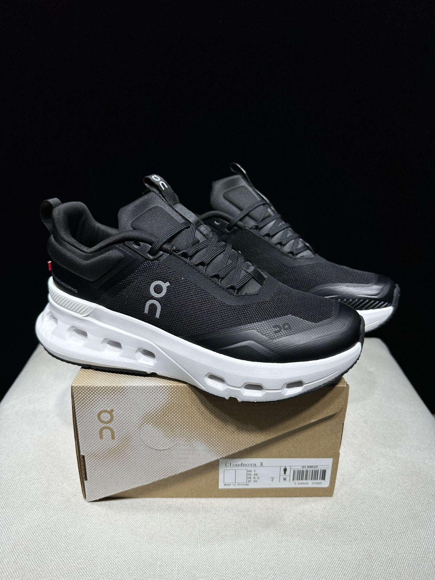 On Running Cloudnova X Comfortable Anti-Slip Running Shoes Black/White