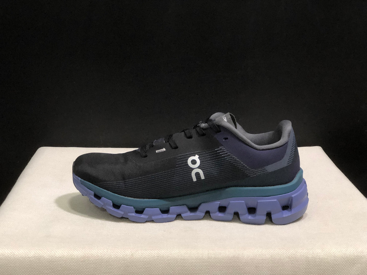 On Running Cloudflow 4 Shock-Absorbing And Wear-Resistant Running Shoes Black/Storm