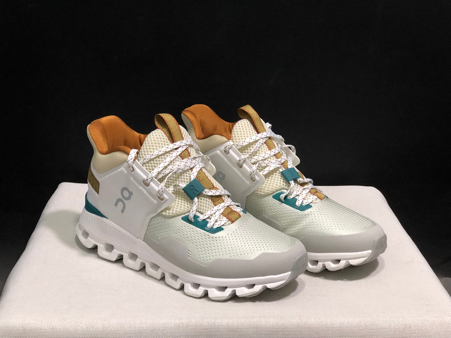 On Running Cloud Hi Edge Outdoor Training Running Shoes Light Grey/Light Brown