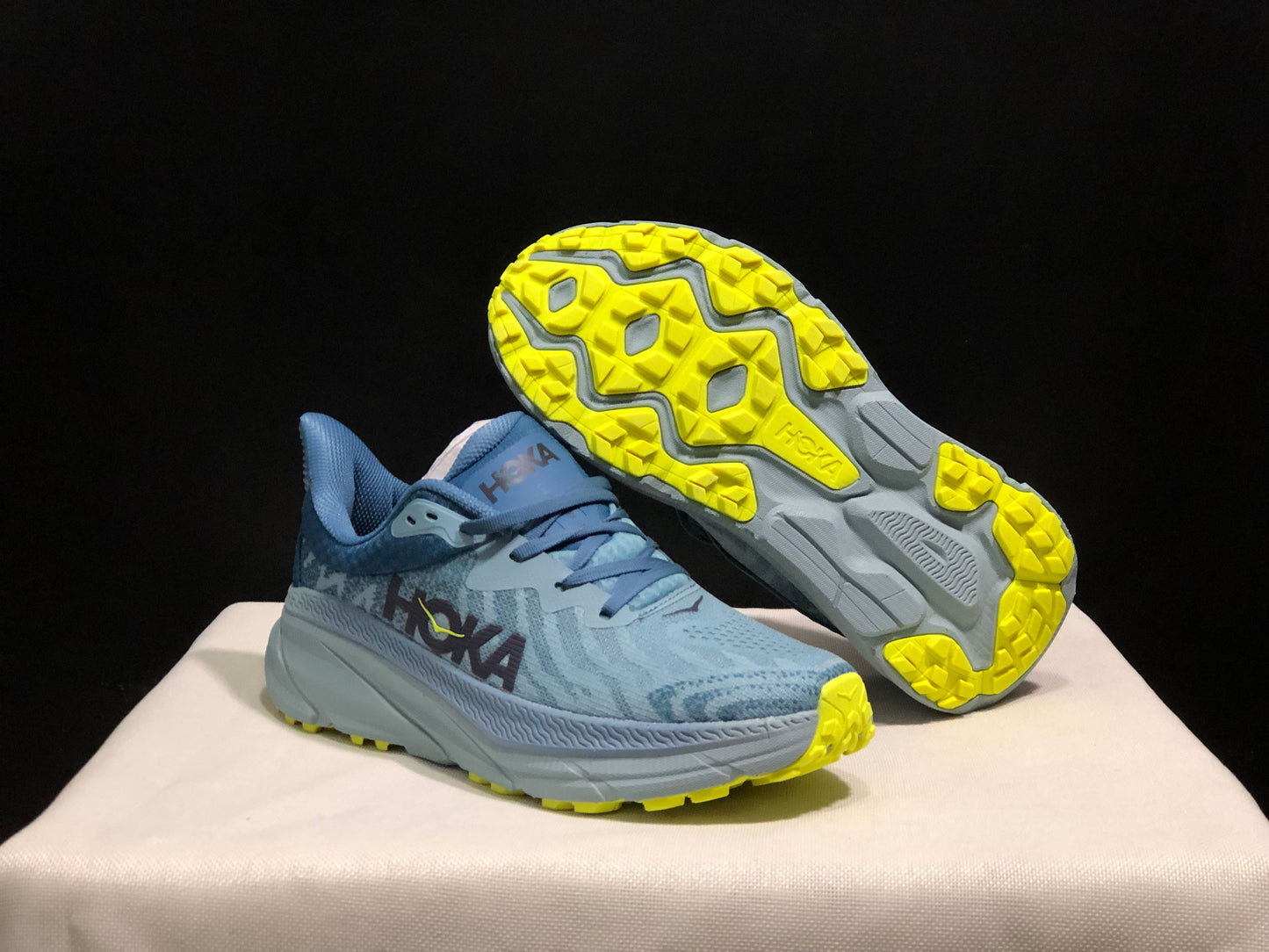 Hoka One One Challenger 7 Shock-absorbing Breathable Running Shoes Sneakers Light Blue