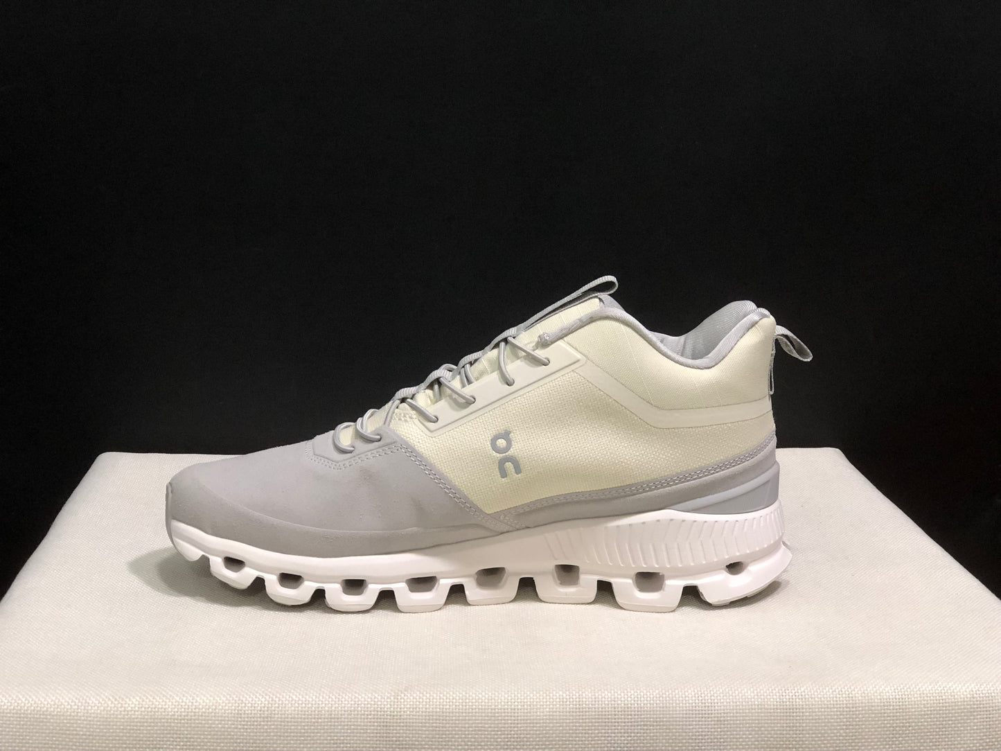 On Running Cloud Hi Edge Outdoor Training Running Shoes Beige/Light Grey