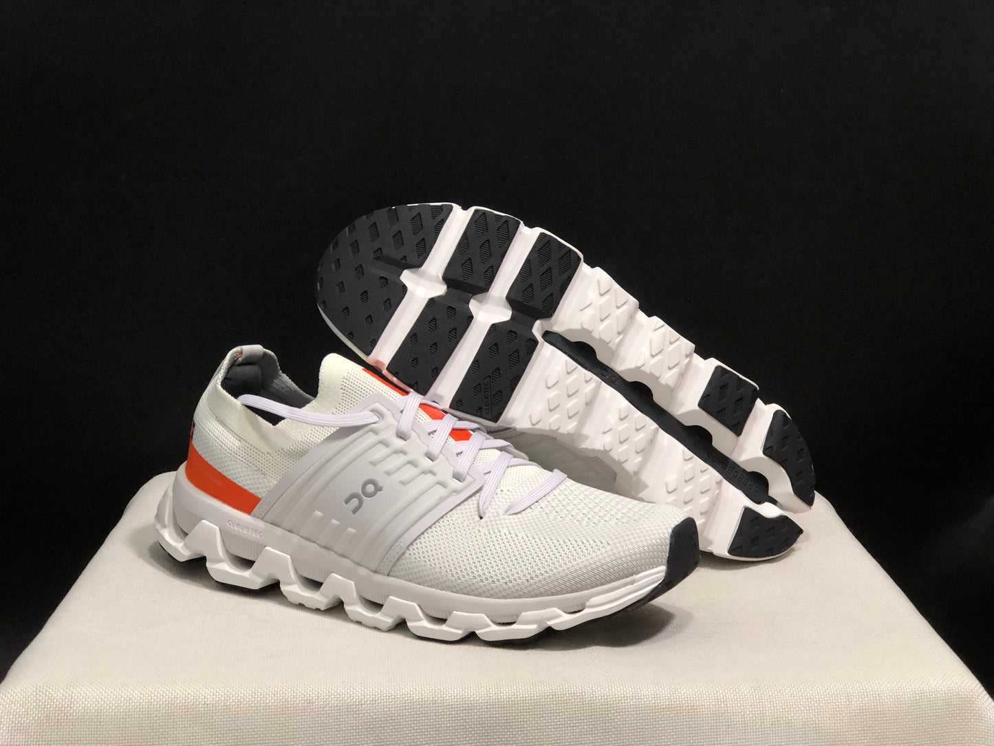 On Running Cloudswift 3 Trendy And Comfortable Running Shoes Ivory/Orange