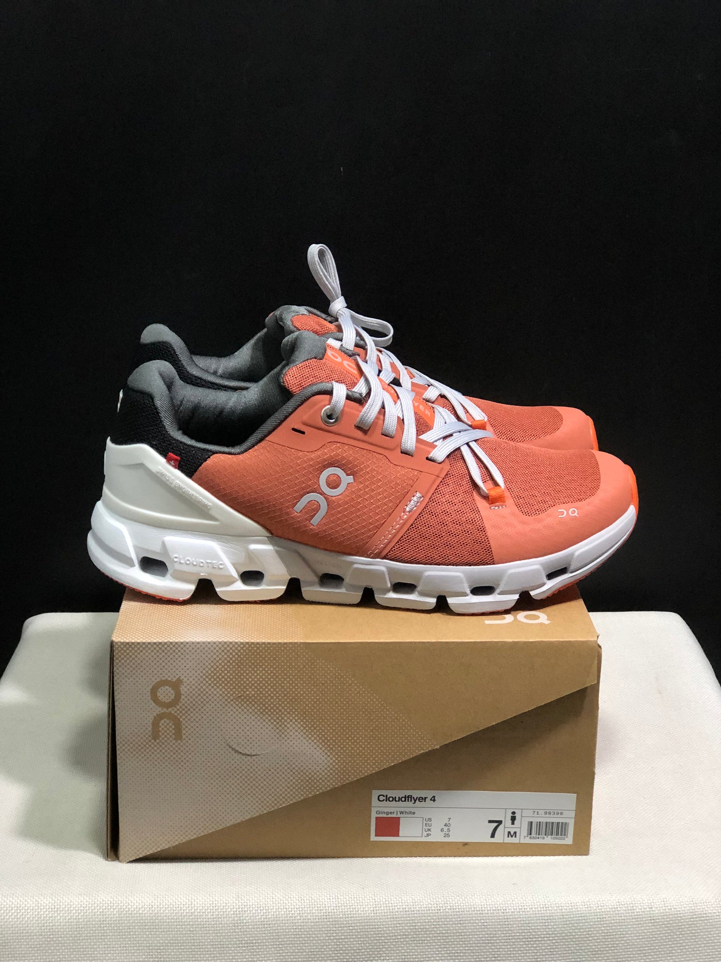 On Running Cloudflow 4 Shock-Absorbing And Wear-Resistant Running Shoes Ginger/White