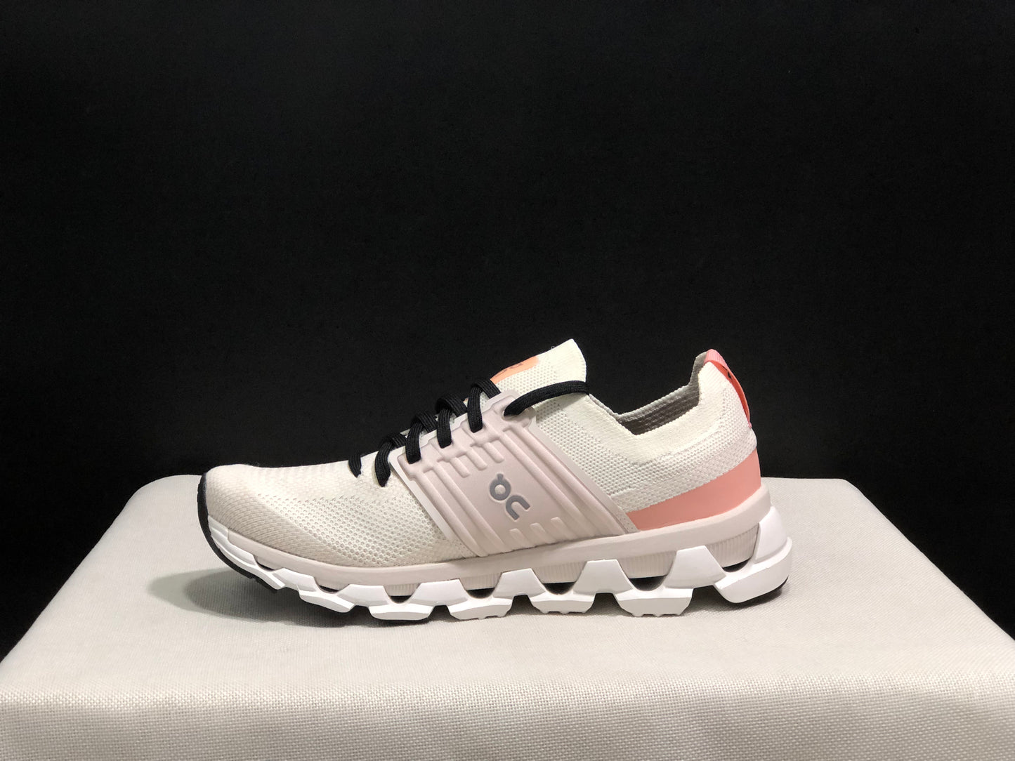 On Running Cloudswift 3 Trendy And Comfortable Running Shoes Ivory/Rose