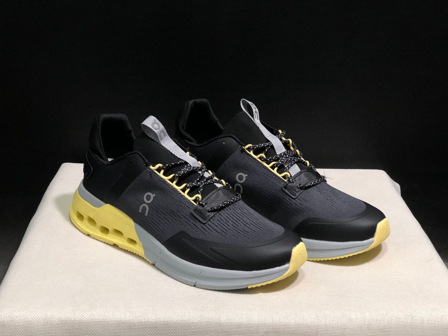 On Running Cloudnova Flux Comfortable Running Shoes Black/Yellow