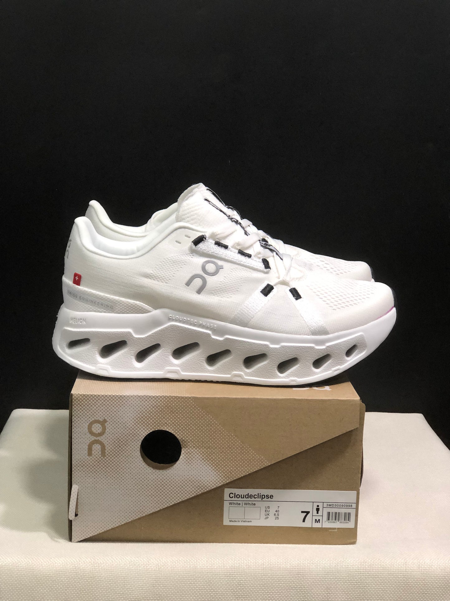 On Running Cloudeclipse Soft And Comfortable Running Shoes White