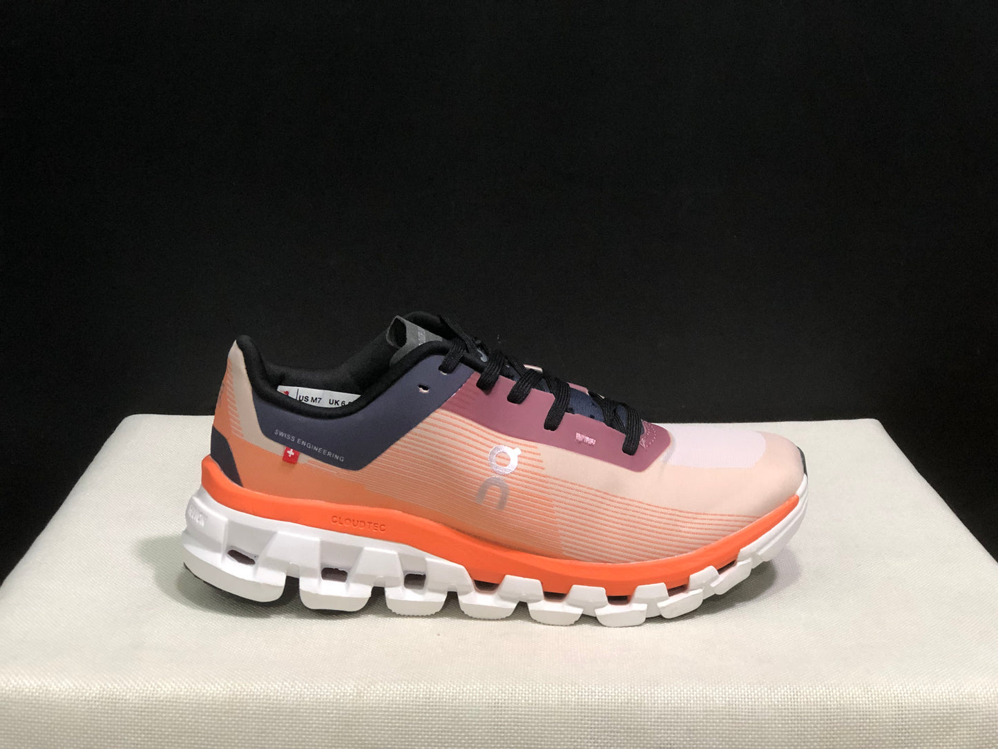 On Running Cloudflow 4 Shock-Absorbing And Wear-Resistant Running Shoes Quartz/Flame