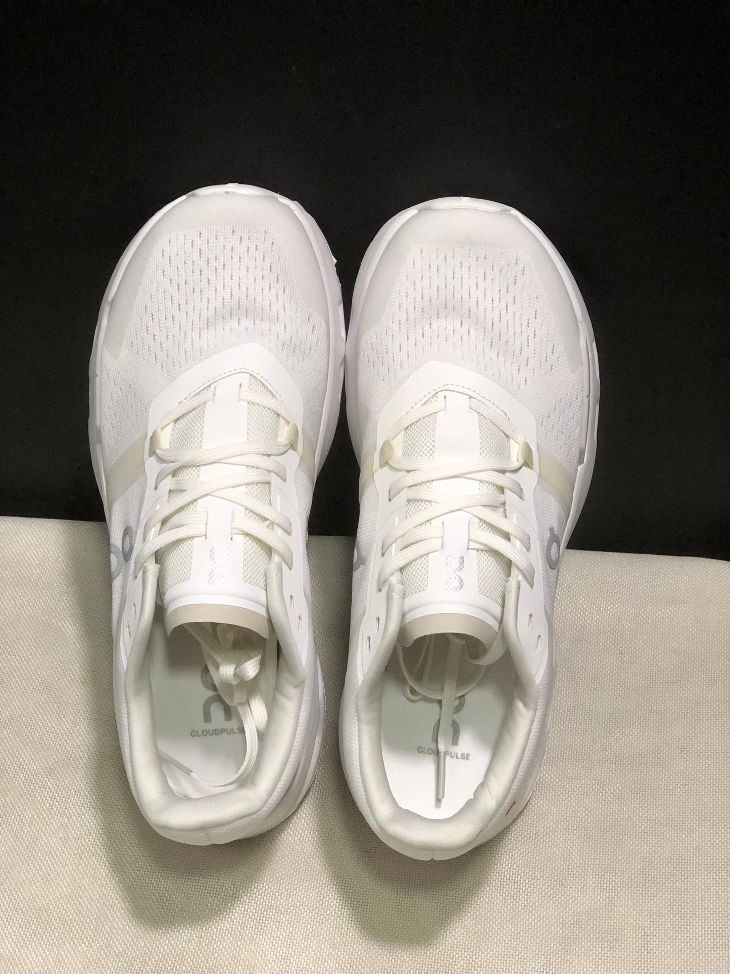 On Running Cloudpulse Comfortable Running Shoes White