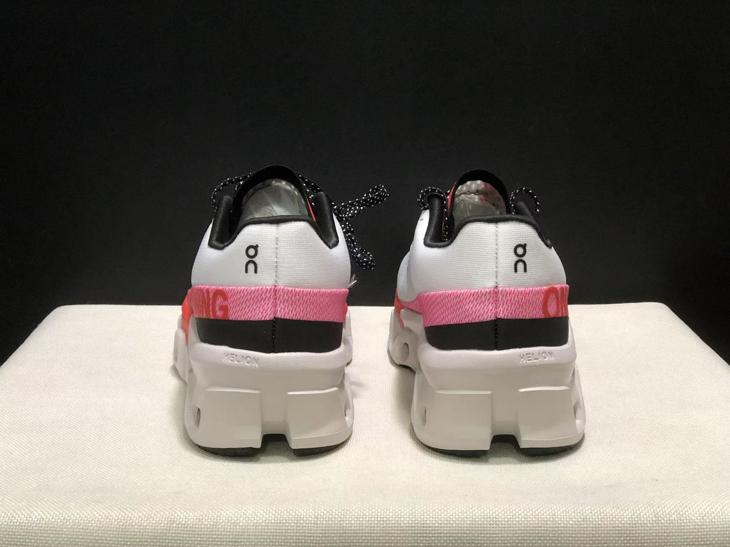 On Running Cloudmonster 2 Shock-Absorbing And Breathable Running Shoes Grayish-White/Rose