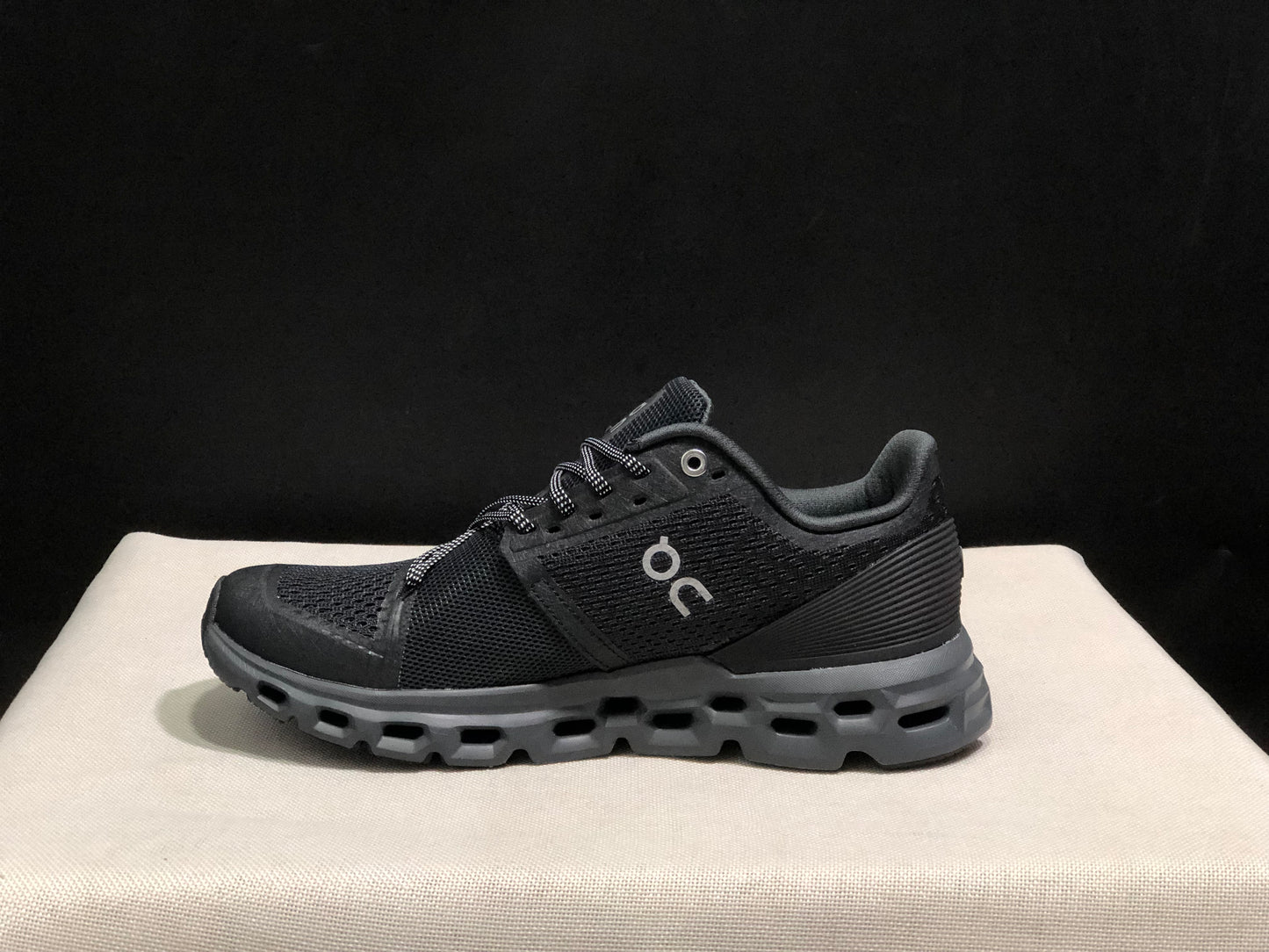 On Running Cloudstratus Shock-Absorbing And Breathable Running Shoes All Black