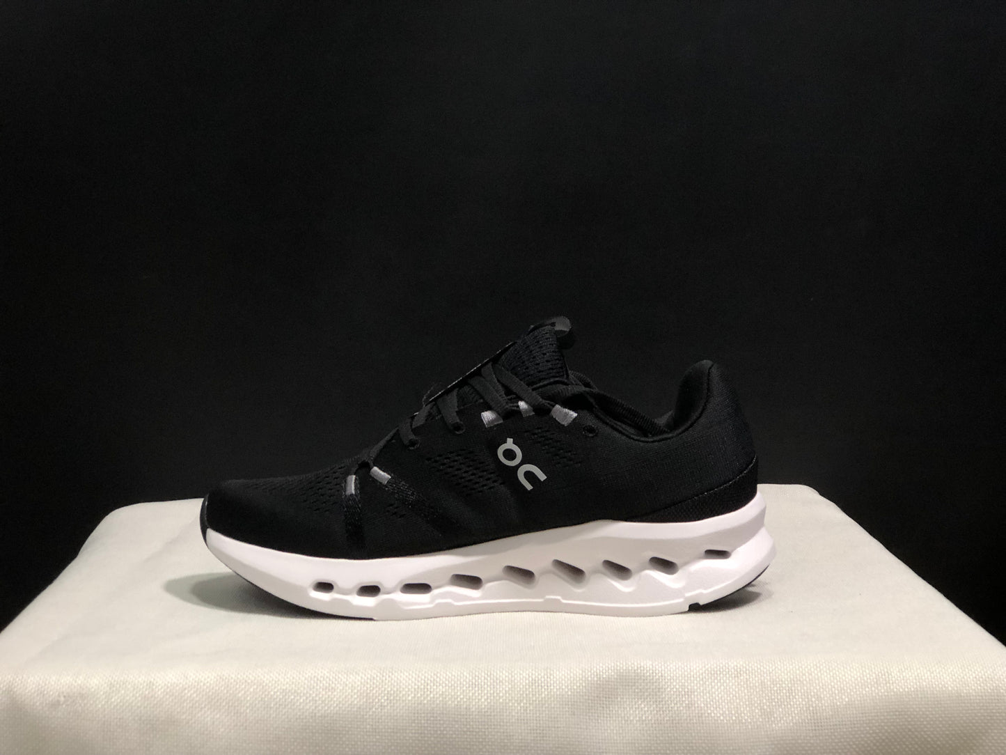 On Running Cloudsurfer Training Anti-Slip Running Shoes Black/White