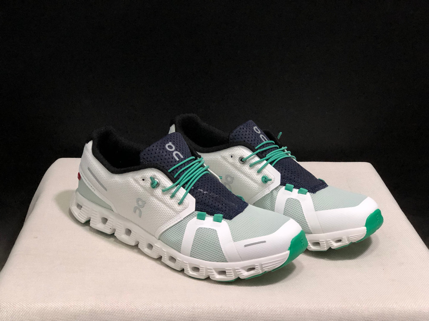 On Running Cloud 5 Lightweight Running Shoes Green/White